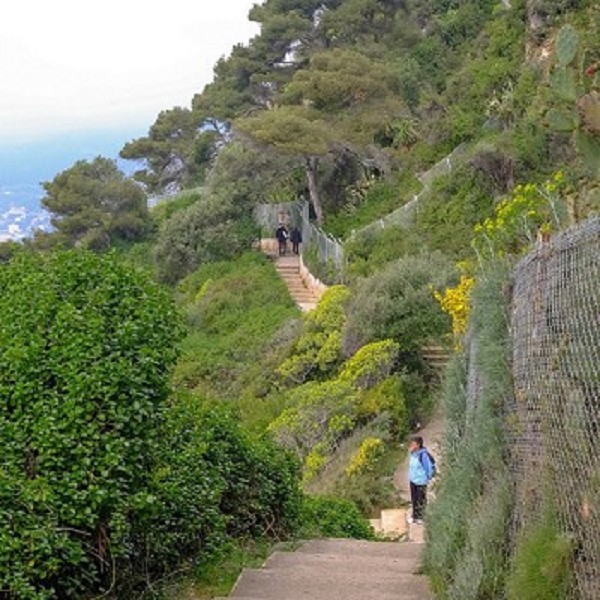 Trekking tra i presepi di Roquebrune Village.
