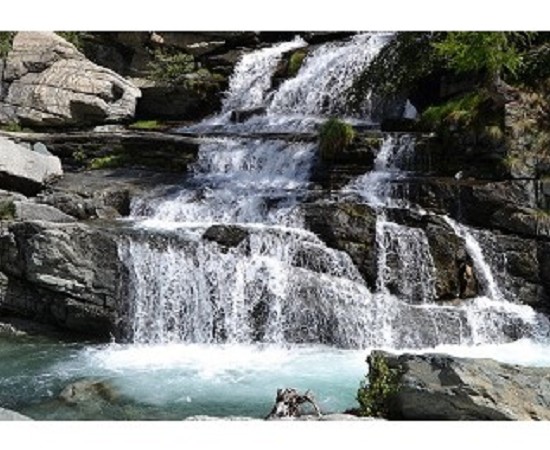 Tesori nascosti in Valle D’Aosta: il giardino botanico alpino Paradisia, le cascate di Lillaz e
