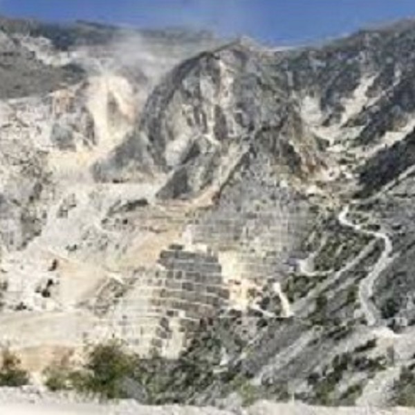 Carrara e le cave di marmo in jeep