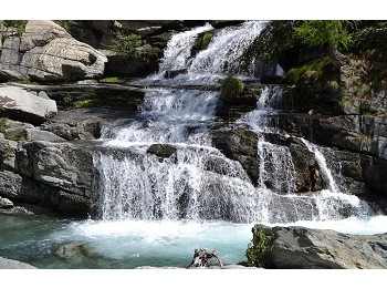 Tesori nascosti in  Valle D’Aosta: il giardino botanico alpino Paradisia, le  cascate di  Lillaz e