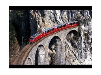 Trenino del Bernina e carrozze in Val Fex