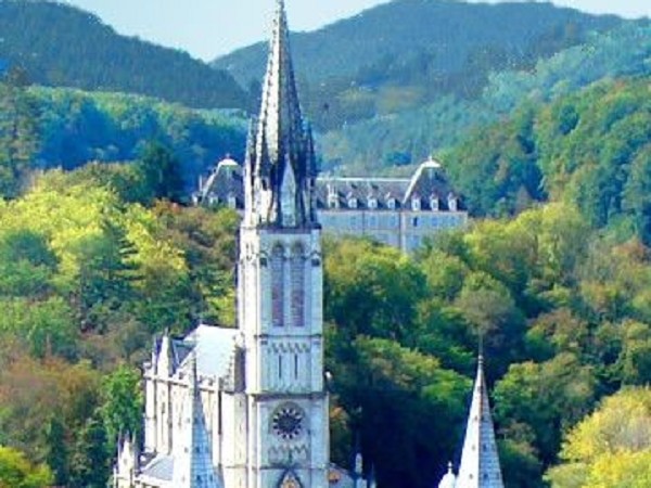 Lourdes attraverso paesaggi di Provenza e Occitania